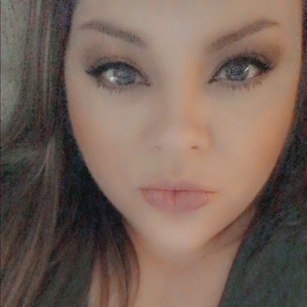 Meet your Posher, Alisha